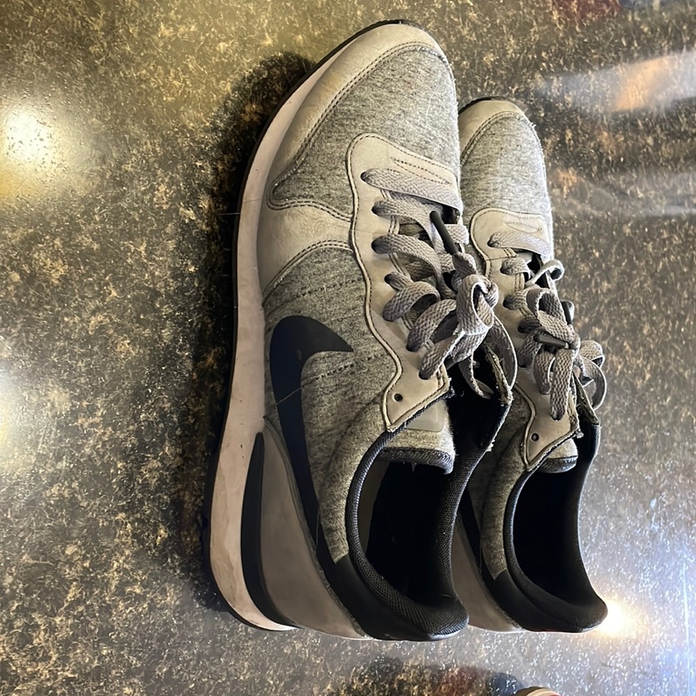 Nike Internationalists. Mens 8.5. Shoes
